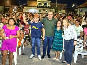 Cearazin Semisera leva carinho e homenagens às mães do bairro Tancredo Neves